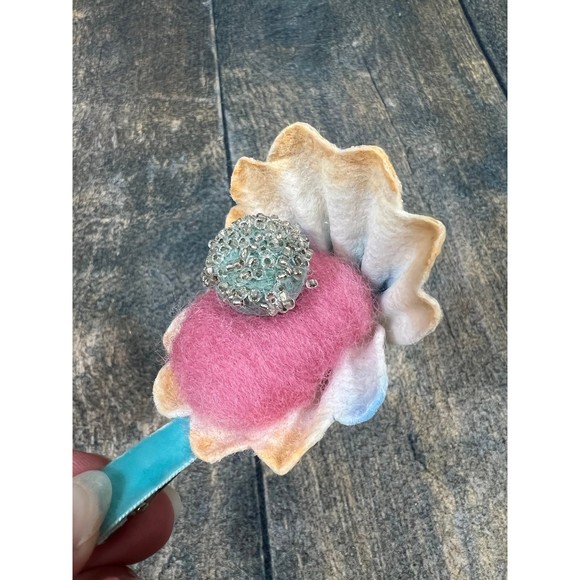 Crickets Blossom Handmade Mermaid Clam Shell Hair Clip! - Picture 2 of 4